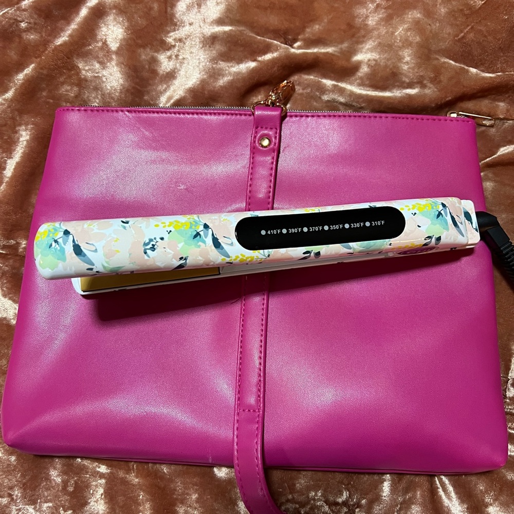 Chi Hair iron floral print like brand new comes with a travel case